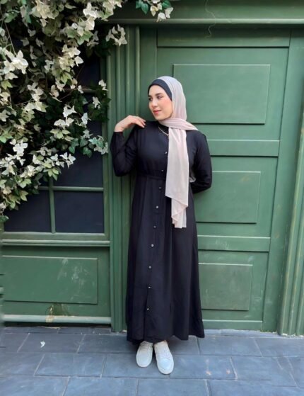 فستان طويل بأزرار